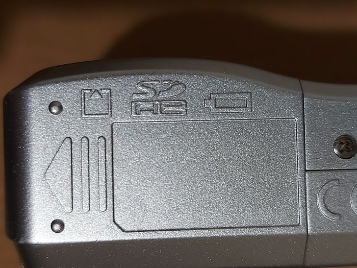 Pentax Optio E40, 8.1 megapixels, Takes 2 AA Batteries, working great and in excellent cosmetic condition