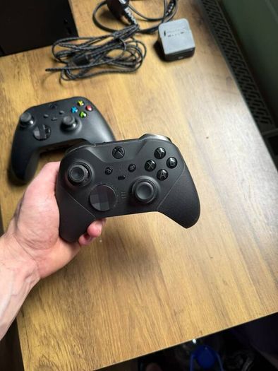 XBOX Series X 1TB & 2 Controllers