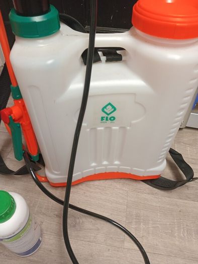 20ltr sprayer and weedkiller
