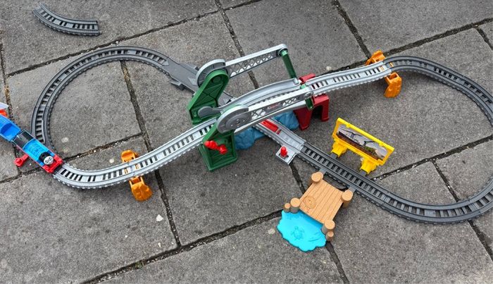 thomas and friends train set.