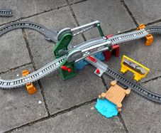 thomas and friends train set.