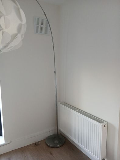 Floor lamp with base plate