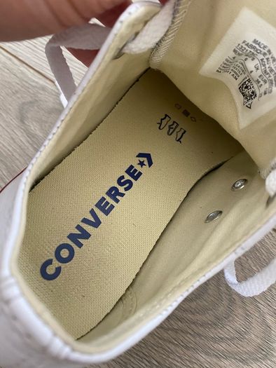 Converse unisex size UK4 leather