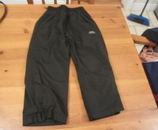 TRESPASS    waterproof, windproof    black 3-4