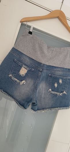 UNSIGNED Distressed denim maternity shorts Sz M (Fit 12UK)