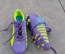 Kid's Puma evoSPEED football boots - size UK 13.5