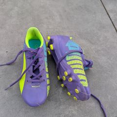 Kid's Puma evoSPEED football boots - size UK 13.5