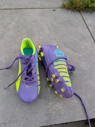 Kid's Puma evoSPEED football boots - size UK 13.5
