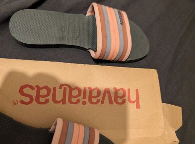 Havaianas Sandals size 3-4