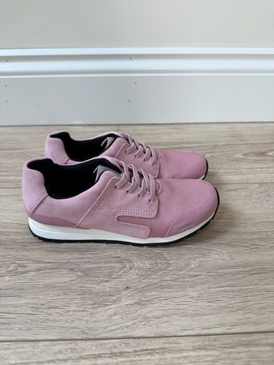 Clarks Dusty Pink Girls Runners in Size 1UK NEW