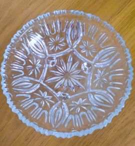 Vintage 3 legged crystal bon bon/ nuts  bowl D 15,2 cm