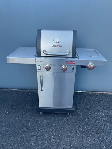 Char-Broil Professional PRO 2-Burner Gas BBQ (TRU-Infrared) + 11kg Calor Gas Cylinder