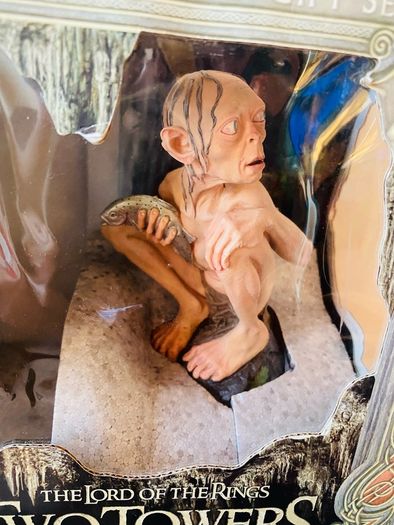 LORD The Two Towers Collector's DVD with Gollum Statue