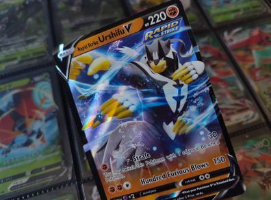 Rapid Strike Urshifu V ! Ultra Rare ! from Battle Styles Set ! 2021 ! Pokemon Card !