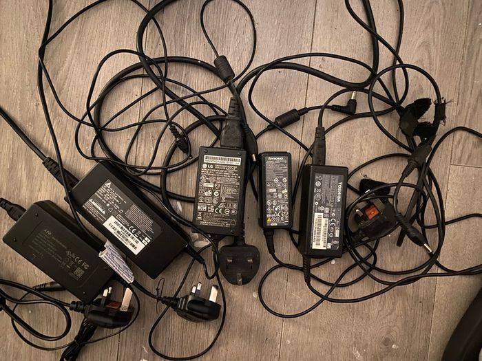 5 Power Adapters Chargers Lenovo, Toshiba, LG, Delta & APO