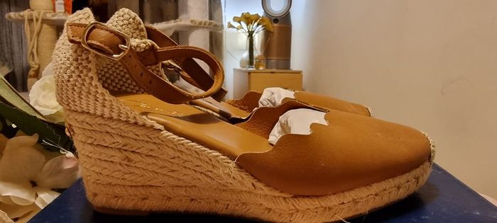 Carl Scarpa Brittany Leather Espadrille Wedge Shoes in Cognac