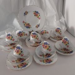Stunning Vintage Dorchester Finest Bone China 21 Piece Teaset in a Fabulous Multicoloured Pansy Pattern in Excellent Condition