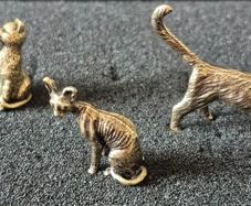 3 brass cats,. Solid brass.