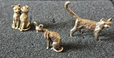 3 brass cats,. Solid brass.