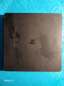Sony Playstation 4, Powers on and off, comes with power cable
