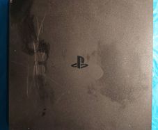 Sony Playstation 4, Powers on and off, comes with power cable