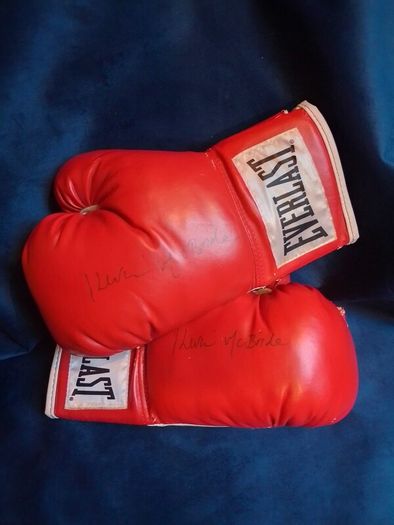 Autographed Kevin McBride Signed Everlast Boxing Gloves (Pair)