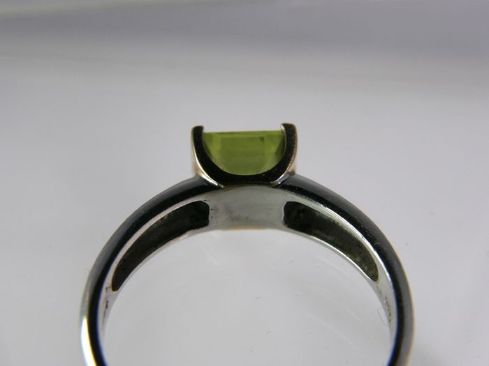9ct White & Yellow Gold Peridot Ring, Modernist Two-Tone Design, Size P, 3.3g, Fully Hallmarked