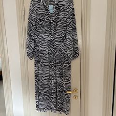 BNWT Dress cover up