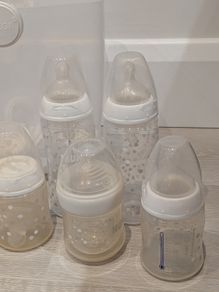 Baby steriliser and 7 bottles
