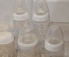 Baby steriliser and 7 bottles