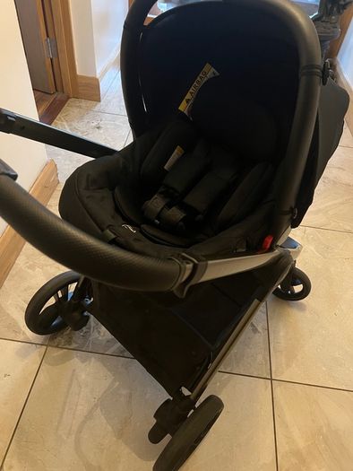 Full travel system with isofix base