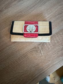 Guess wallet