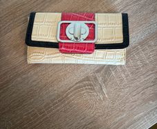 Guess wallet