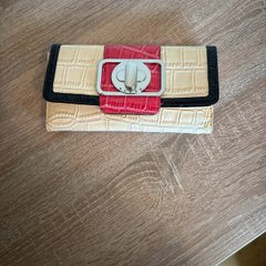 Guess wallet