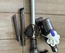 dyson for parts (cutting out)