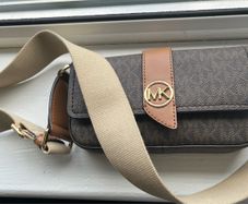 Michael Kors XS EW Sling XBODY