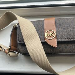 Michael Kors XS EW Sling XBODY
