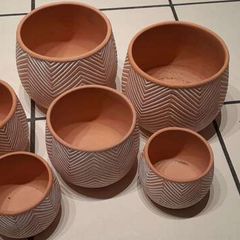 Set of 6 assorted terracotta plant pots