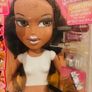 BRATZ dolls Yasmin and Cloe 6 in 1 Funky Fashion Makeover Image 3