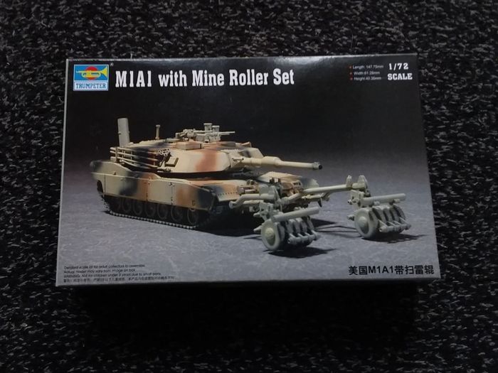 Trumpeter : M1A1 With Mine Roller Set : 1:72 Scale - 2009