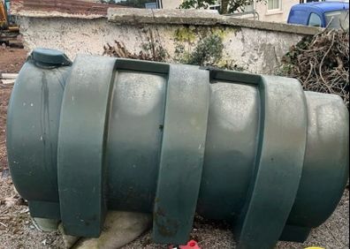 Oil tank