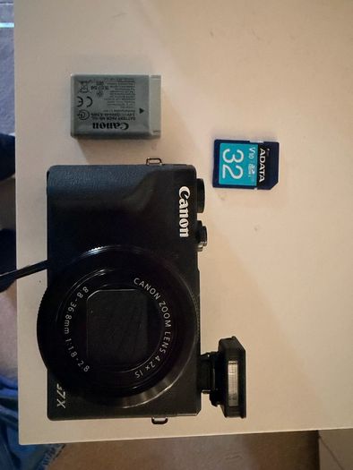 canon g7x mk3 (stand included)