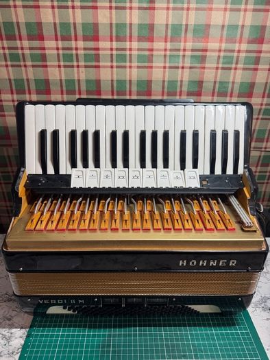 Accordion Hohner Verdi II M like new
