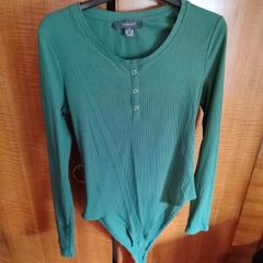 Ladies green bodysuit, size 10/12