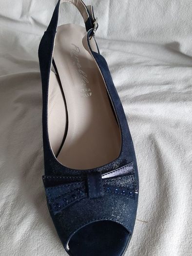 size 6 Fiorella navy wedge sandal
