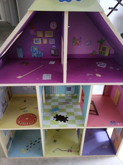 FREE Pappa Pig toy house