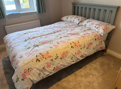 New 4ft Green Wood Bed -  option for new mattress & locker