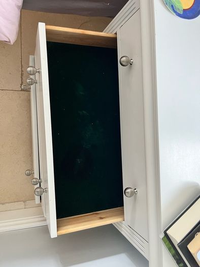 Lovely 4 drawer felt lined chest ,  excellent condition