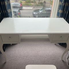 Vanity table