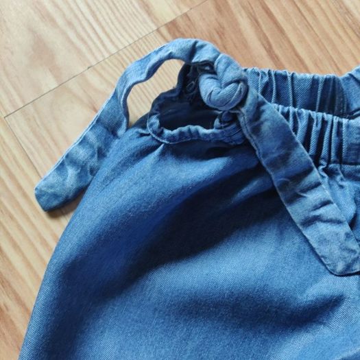 Open shoulders denim top